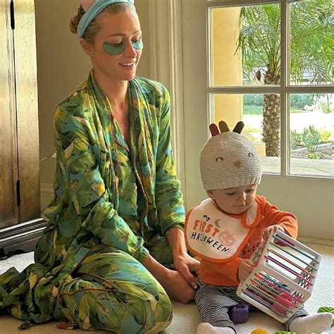 G­e­ç­t­i­ğ­i­m­i­z­ ­A­y­l­a­r­d­a­ ­A­n­n­e­ ­O­l­d­u­ğ­u­n­u­ ­A­ç­ı­k­l­a­y­a­n­ ­P­a­r­i­s­ ­H­i­l­t­o­n­­d­a­n­ ­İ­k­i­n­c­i­ ­B­e­b­e­k­ ­M­ü­j­d­e­s­i­